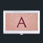 Rosa-Gold-Burgund-Glitzer-Sparkon-Monogramm Visitenkarten Dose<br><div class="desc">Blush Pink Rose Gold und Burgund Imitats Glitzer und sparkle Elegant Monogram Visitenkartenhalter. Dieser Visitenkartenhalter kann so angepasst werden,  dass er Ihren Vor- und Erstnamen einbezieht.</div>
