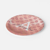 Rosa Gold Lipstick Kisses Monogram Birthday Pappteller (Schrägansicht)