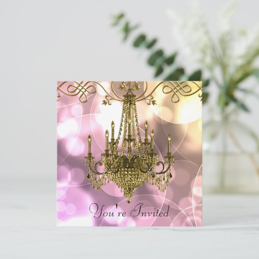 Rosa goldene Kronleuchter-Party Einladungen (Stehend Vorderseite)