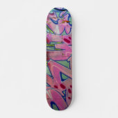 Rosa Graffiti Skateboard. Skateboard (Vorne)