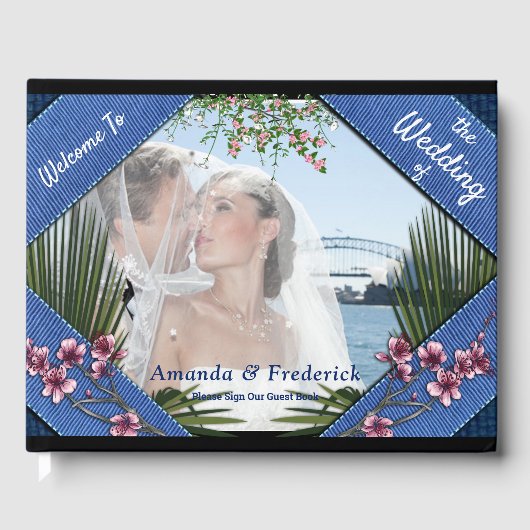 Rosa Grafische Blume auf blauem Stoff Gästebuch (Vorderseite)