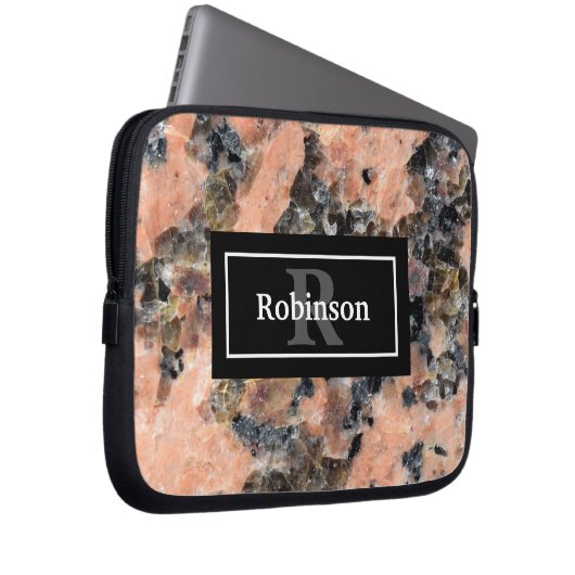 Rosa Granitgestein Textur mit Name und Monogramm Laptopschutzhülle (Vorne Rechts)