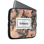 Rosa Granitgestein Textur mit Name und Monogramm Laptopschutzhülle (Vorne Rechts)