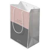 Rosa Grau Moderner Geburtstag Mittlere Geschenktüte (Rückseite Schrägansicht)