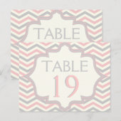 Rosa, graue Chevron-Zickzack-Hochzeitstisch-Nummer Postkarte (Vorne/Hinten)