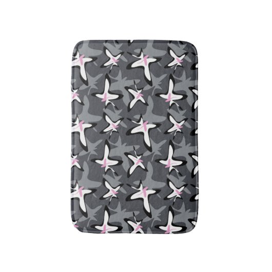 Rosa graue moderne abstrakte Blume Badematte (Vorderseite Vertikal)