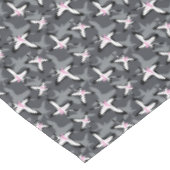 Rosa graue moderne abstrakte Blume Tischdecke (Schrägansicht)