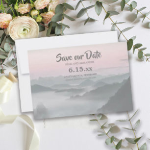 Rosa graue neblige Berge Retten Sie unser Hochzeit Save The Date