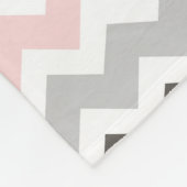Rosa graue Zickzack Muster-Monogramm-Decke Fleecedecke (Ecke)