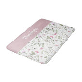 Rosa Grüne Aquarell-Wildblumen-Monogramm Badematte (Schrägansicht)