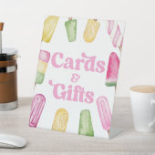 Rosa grüne Popsiv-Party-Karten und Tafelschild Sockelschild (In SItu)