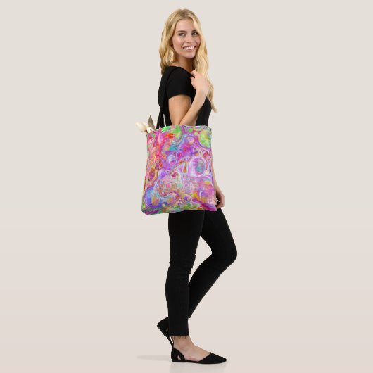 Rosa, grüne und blaue Bläschen Kunst Tasche (Am Model)