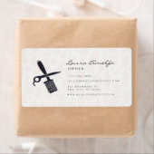 Rosa Haare Stylist mit Weißer Schere Salon (Insitu)