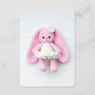 Rosa Häkelhase – Weiche Handmade-Ästhetik Begleitkarte