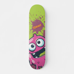 Rosa Halloween-Monster auf grünem Hintergrund Skateboard