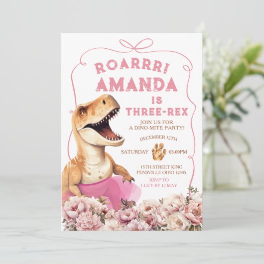 Rosa handgezogener Dinosaurier Drei-rex Blumengebu Einladung (Stehend Vorderseite)