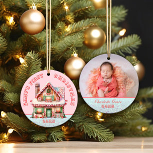 Rosa Haus aus Lebkuchen Baby's erstes Weihnachten Keramik Ornament