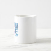 Rosa Haus im Winterwald Kaffeetasse (Mittel)