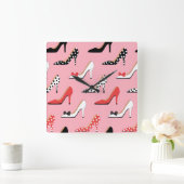 Rosa Heelse Red Polka Dots Quadratische Wanduhr (Zuhause)