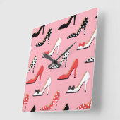 Rosa Heelse Red Polka Dots Quadratische Wanduhr (Winkel)