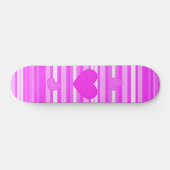 Rosa Herz auf Streifen-Skateboard Skateboard (Horizontal)