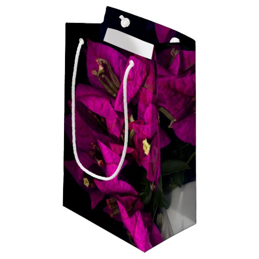 "Rosa Herz in Schwarz" Kleine Geschenktüte (Vorderseite Schrägansicht)