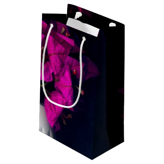 "Rosa Herz in Schwarz" Kleine Geschenktüte (Rückseite Schrägansicht)