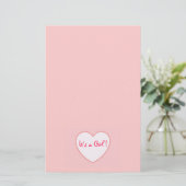 Rosa Herz ist es ein Mädchen Briefpapier (Stehend Vorderseite)