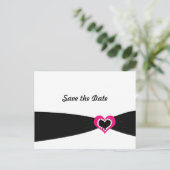 Rosa Herz Save the Date mit schwarzem Band Ankündigungspostkarte (Stehend Vorderseite)