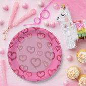 Rosa Herzen auf allen Tellern des Hintergrundfarbp Pappteller (Party)