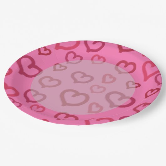 Rosa Herzen auf allen Tellern des Hintergrundfarbp Pappteller (Schrägansicht)