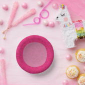 Rosa Herzen auf allen Tellern des Hintergrundfarbp Pappteller (Party)