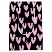 Rosa Herzen auf schwarz Mittlere Geschenktüte (Rückseite)