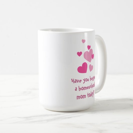 Rosa Herzen Hausschule Mutter umarmt Kaffeetasse (VorderseiteRechts)