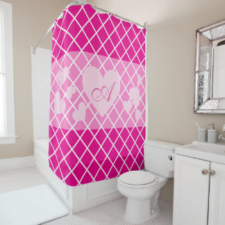 Rosa Herzen mit Girly Monogram Duschvorhang