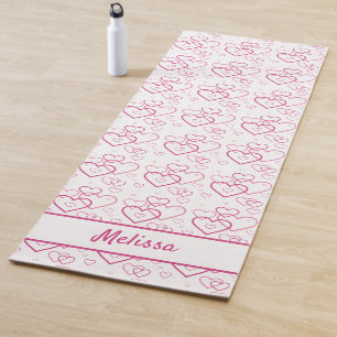 Rosa Herzformen-Muster mit individuellem Namen Yogamatte
