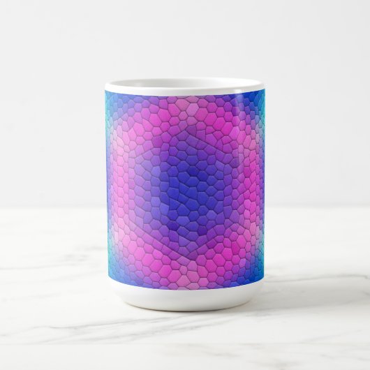 Rosa Hexagon Mosaik auf blauem Gradient Kaffeetasse (Mittel)