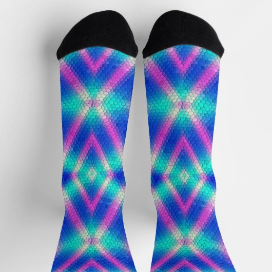 Rosa Hexagon Mosaik auf blauem Gradient Socken (Oben)