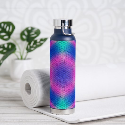 Rosa Hexagon Mosaik auf blauem Gradient Trinkflasche (Yoga)