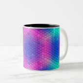 Rosa Hexagon Mosaik auf blauem Gradient Zweifarbige Tasse (VorderseiteRechts)