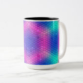 Rosa Hexagon Mosaik auf blauem Gradient Zweifarbige Tasse (VorderseiteRechts)
