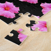 Rosa Hibiskus Blume auf schwarz,_ Puzzle (Seite)
