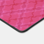 Rosa Hibiskus Wavy Tartan-LGA-Logo in Sangria Schreibtischunterlage (Ecke)