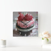 Rosa Himbeere Cupcake Quadratische Wanduhr (Zuhause)