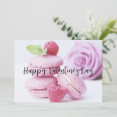 Rosa Himbeere Macarons Valentinstag Feiertagskarte (Stehend Vorderseite)