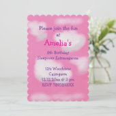 Rosa Himmel und flauschige Wolken Geburtstag Einladung (Stehend Vorderseite)