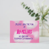 Rosa Himmel und flauschige Wolken Geburtstag Einladungspostkarte (Stehend Vorderseite)