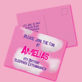 Rosa Himmel und flauschige Wolken Geburtstag Einladungspostkarte