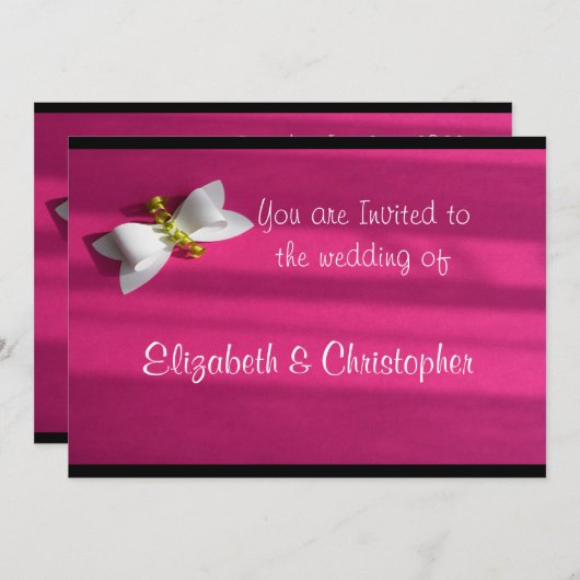Rosa Hintergrund mit einer weißen Bow-Hochzeit Einladung (Vorne/Hinten)