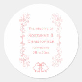 Rosa Hochzeitsticker Bells Scrollwork Design Runder Aufkleber (Vorderseite)